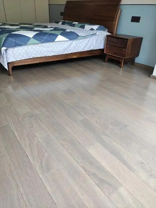 二翅豆, 俗 称:龙凤檀,大乔木,树高可达20-36米,但它极为稀有,珍贵,是