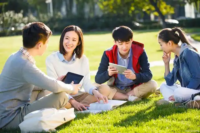 感觉自己的大学生活没有意义,十分迷茫该如何改变现状?