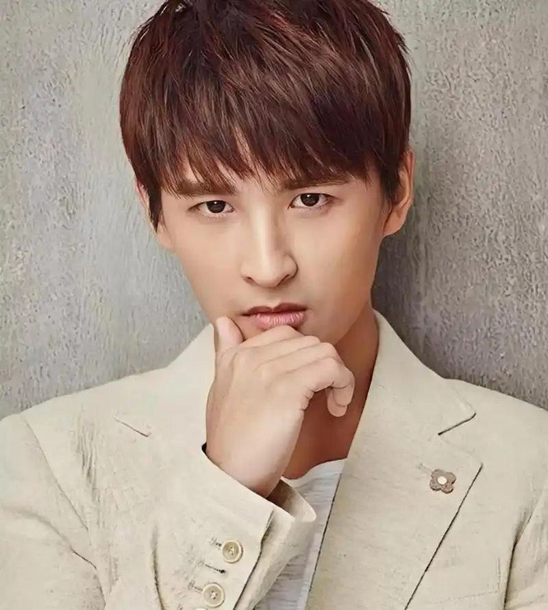 张远回应吴昕9年前的表白,当初还以为两人会上演一段甜甜的恋爱,万万