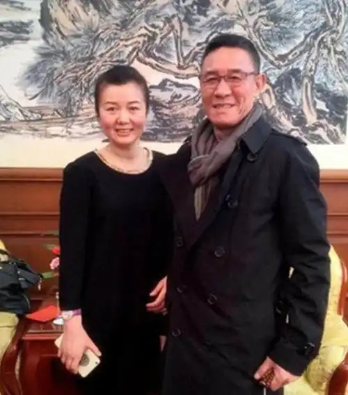 郑卫莉和老公杜志国素颜照曝光 她发福但气质依旧 称愧对亲儿子