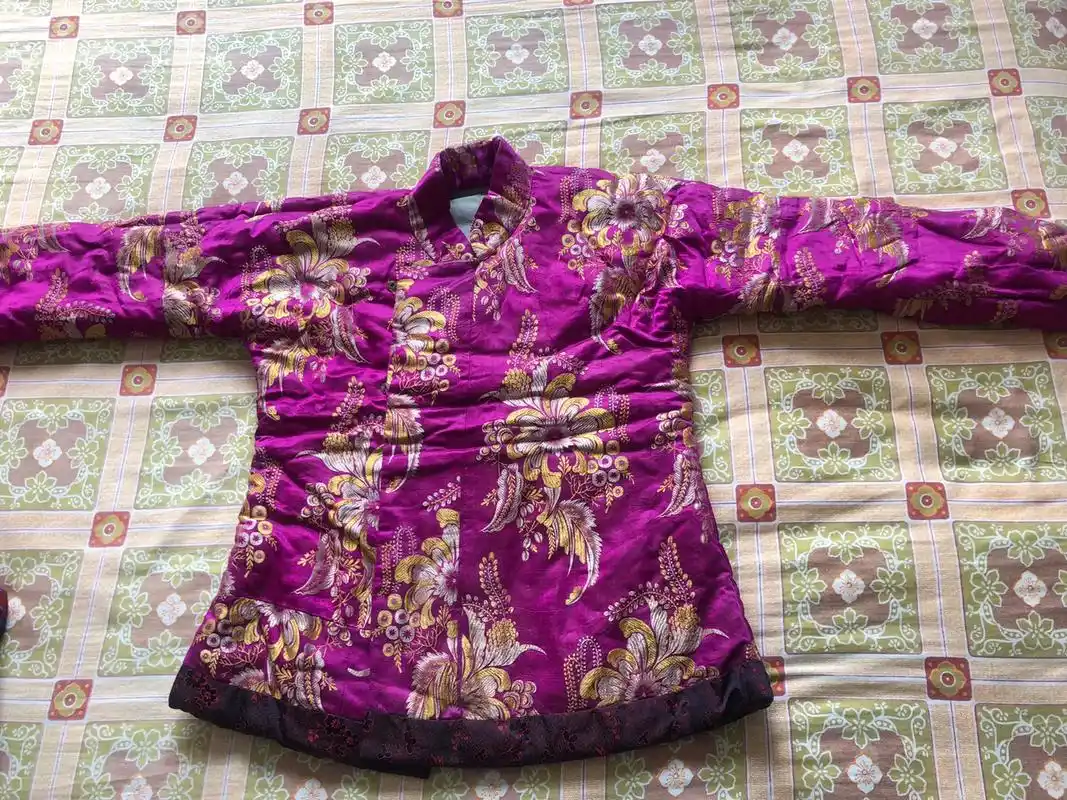 60年前老妈年轻时的衣服(棉袄改造去掉大襟给我穿过,捻裆裤) - 抖音