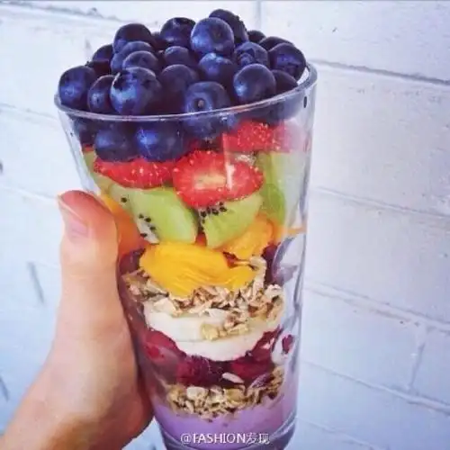 老板,来杯水果,大杯!