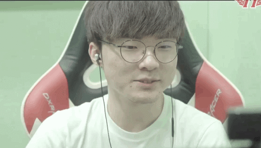 faker李相赫(想找一张faker正常的照片太难了,瓜皮怎么全是表情 ))