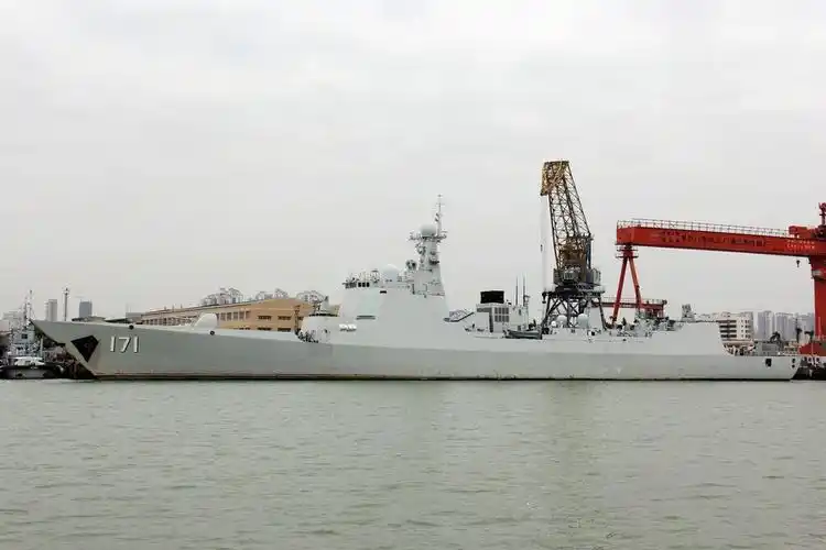 组图173号052d舰现身南海舰队港口2