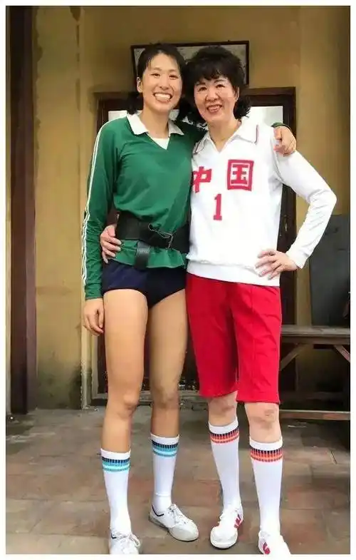 原创郎平全家美国畅聚老公罕现身帅气女儿白浪高成仙