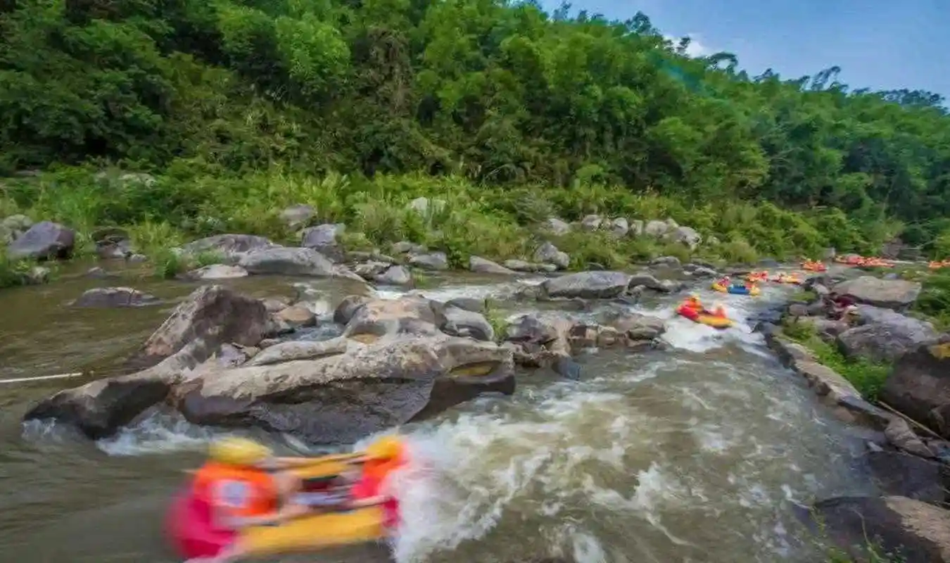 长泰小黄山属龙凤谷景区内景点 位于国家森林公园天柱山西北部[鼓掌]