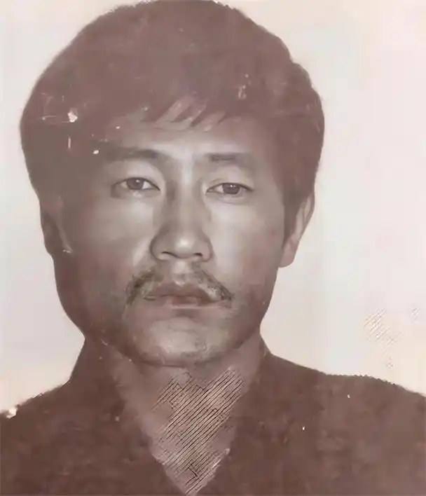 02年李正光在被押往刑场前喝了一大碗白酒在脚镣处塞了一元钱