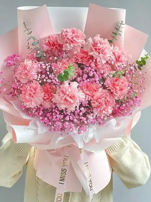 生日可以送的红色康乃馨搭配白百合花束生日送花的目的一是表达我们的