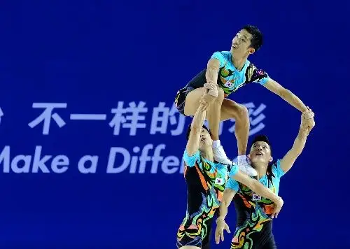 图文大运会健美操三人操决赛叠罗汉