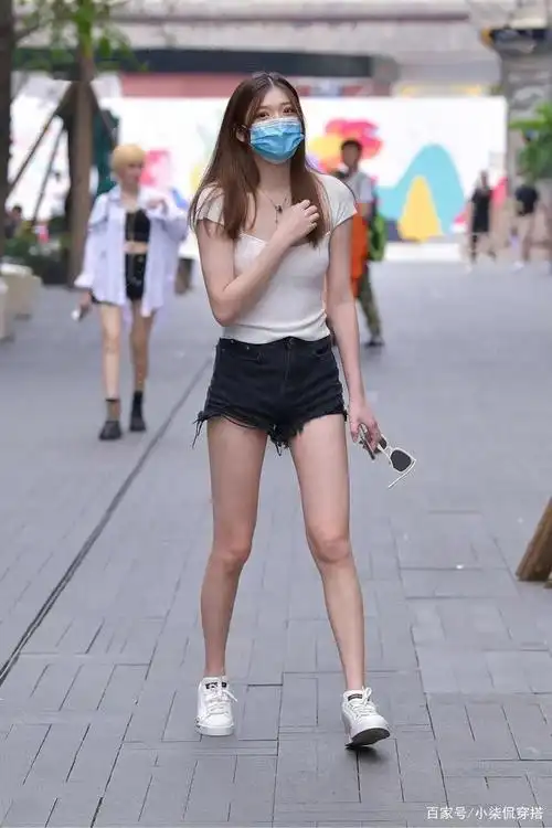 30岁以下的女性,尽量少穿这两款鞋子,时髦洋气又不会累脚!