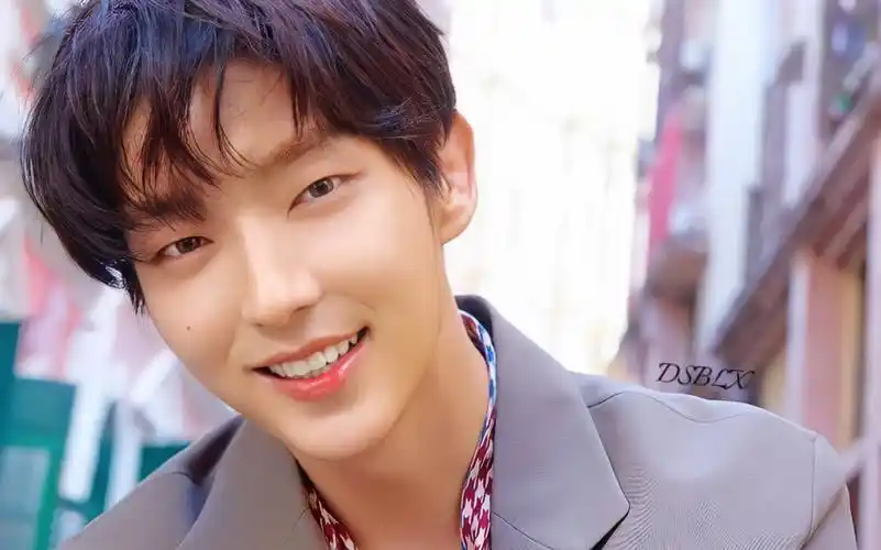 李准基漂亮哥哥怼脸女友撩人这谁受得了啊