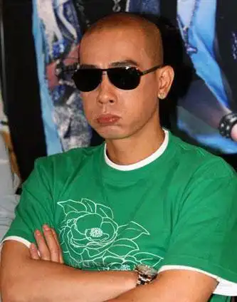 陈小春称曾志伟"曾志矮" 谈婚宴又悲又喜