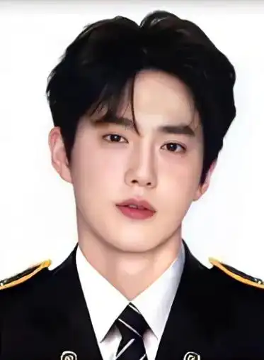 勉哥尊嘟很贵气 .#上热门 #exo #金俊勉 #证件照片  - 抖音