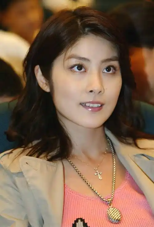 陈慧琳:曾因流产心碎,52岁现状堪比20岁,嫁相恋16年男友成赢家