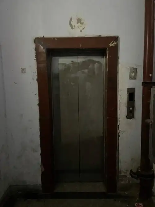 邢台123:天合苑小区电梯坏了一个多星期,住户上下楼梯,苦不堪言