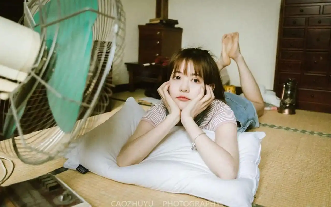 可爱元气少女高清桌面壁纸