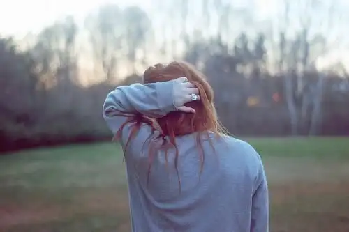 30句可以让朋友圈深沉的心情复杂说说 疼的不是一点点