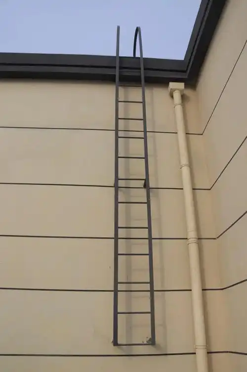 消防爬梯安装规范,美观屋面外墙分格线条色泽一致,美观甲方统一采用