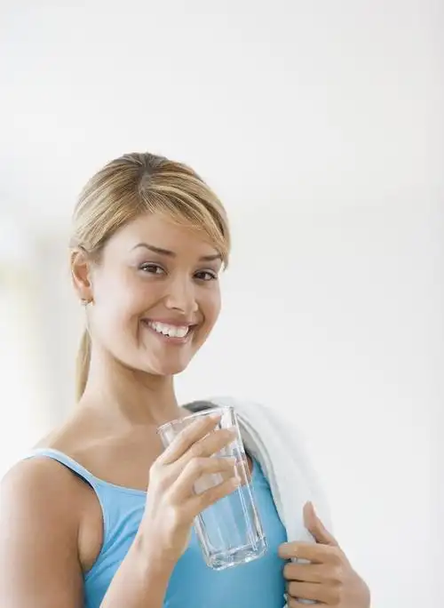 喝水的美女 图片素材(编号:20110821102857)-女性女人-人物图库-图片