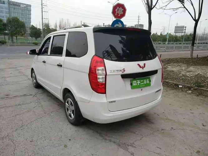 五菱宏光s2015款15l手动5座基本型