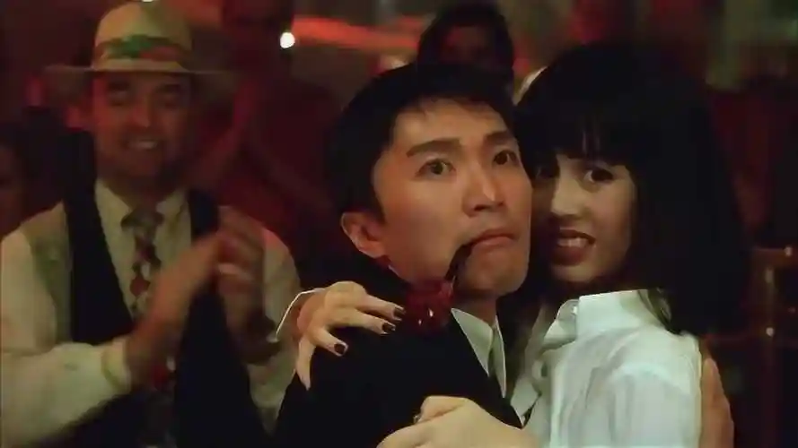 百变星君星爷带美女飙车结果开着开着口吐白沫了