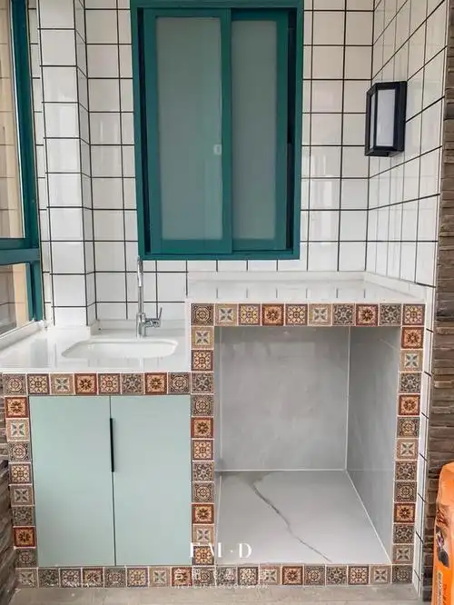 老公手艺就是好,用50块红砖在院子里砌个洗手池,一分钱都没花