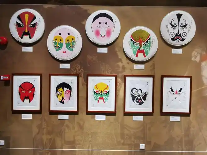 欣赏传统粤剧脸谱