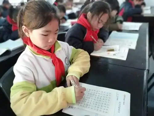 商丘市民主路第一小学开展写字比赛活动 写美篇通过本次比赛活动,学生