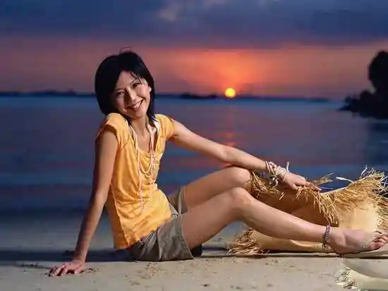 微博平胸大赛 都是萌妹儿贫乳令人不忍直视(组图)