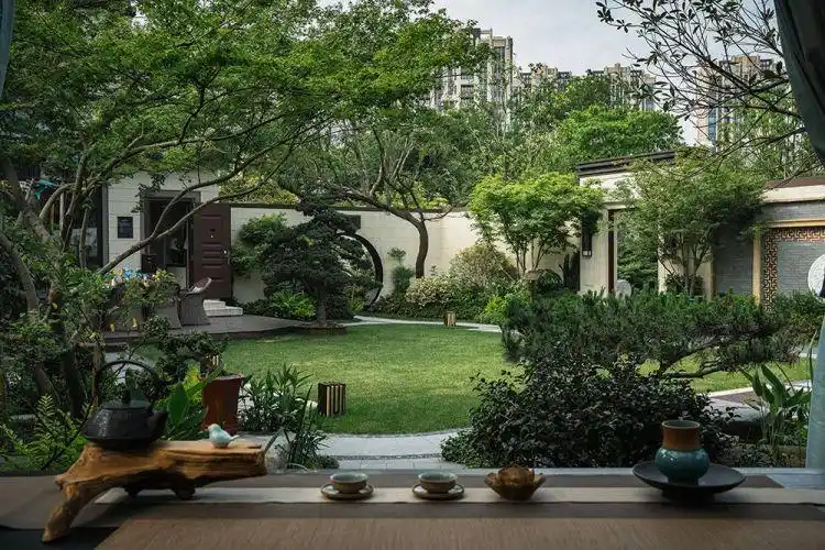 新中式别墅庭院景观设计技巧与方法_现代新中式别墅庭院景观实景图