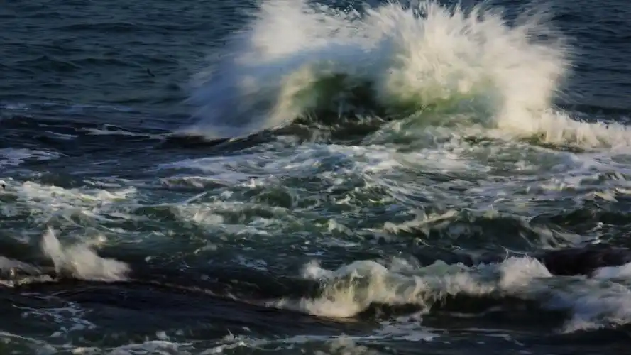 海浪与礁石的冲撞【12】