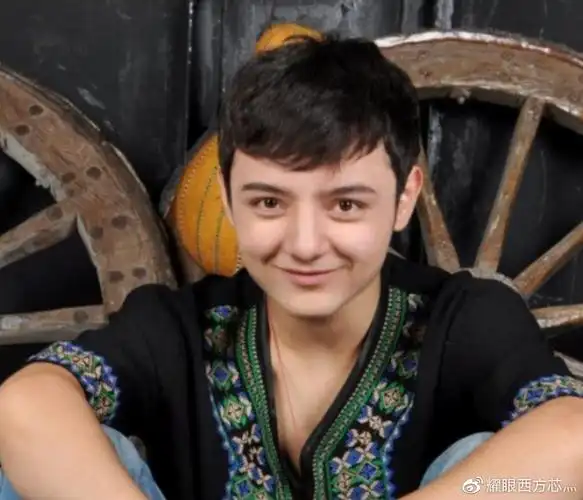 凭星光大道出名20岁秃顶被嘲长残童星阿尔法经历了什么