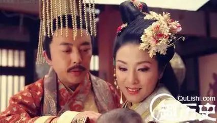 见到华阳夫人,吕不韦真是三叩九拜,感激涕零,隐忍说出异人在