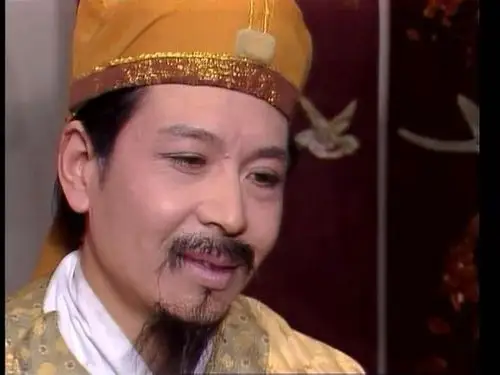 赖嬷嬷为什么说贾家族长贾珍着三不着两?