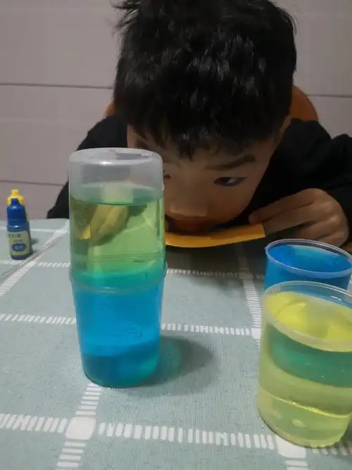 城关小学二年五班高上恩的科学小实验