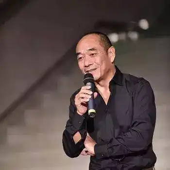 演员陶泽如,娶大学校花,婚后常年两地分居,历尽千帆恩爱如初_杨丽丽