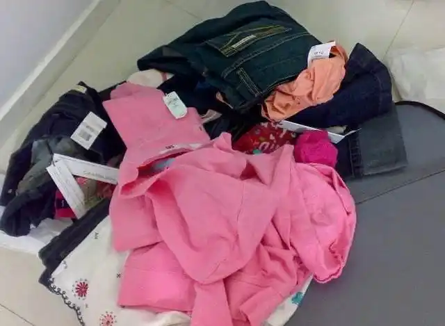 婆婆生病俺帮她做家务,看到厕所里一盆的衣服,俺气得摔门就走!