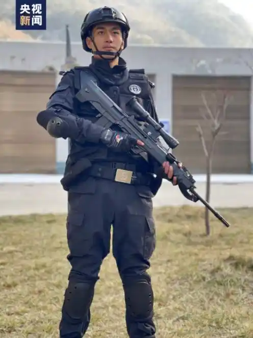 飞夺泸定桥般的救援一线特警讲述现场细节