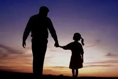 "父亲"这个概念对我而言越来越模糊,只有背影还残留在脑海中.