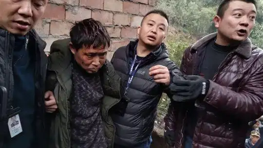 悍匪冯学华439天末路狂逃途中强奸两人1路嗜酒如命