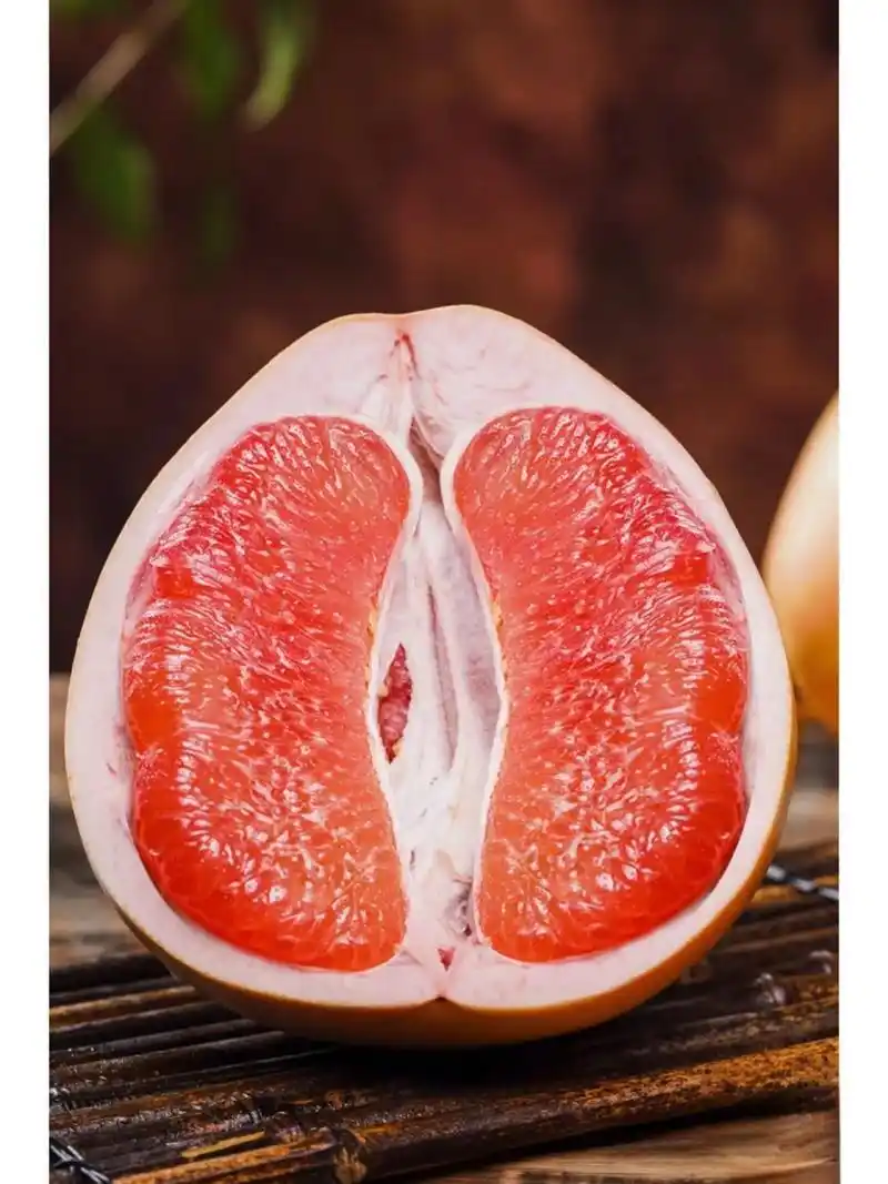 红心蜜柚不仅外观诱人,口感更是上乘.