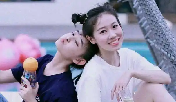 都说蒋依依姐姐比她还美,看到张雪迎姐姐,才懂啥叫"青出于蓝"_女生