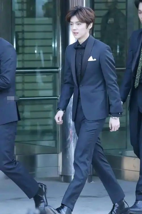 明星驼背太严重除了杨幂鹿晗林更新还有他们