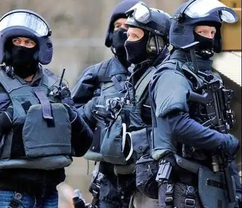 泰国榴莲被误认为生物武器邮局员工被臭到送进医院抢救还出动特警紧急