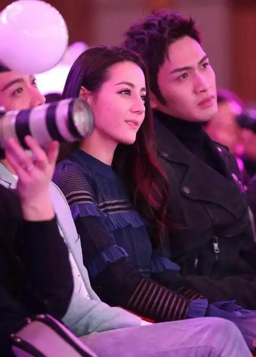 张彬彬和迪丽热巴同框被赞相配