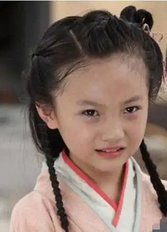 在人们印象中,她还出演了《美人心计》中的"杜云汐"的童年时期,剧中的