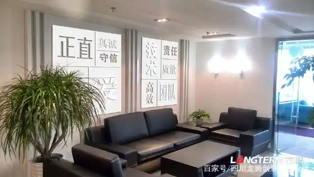 这种办公室软装很简单,但是从更深层来看,企业文化墙体现的是公司的
