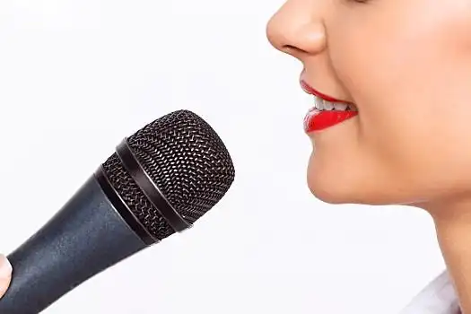 惬意,电视,广播员,工作,说话,特写,美女,职业,主人,拿着,麦克风