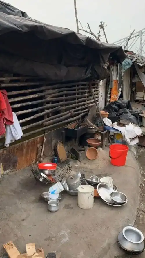 印度穷人的房子,一家老小都要住在一起