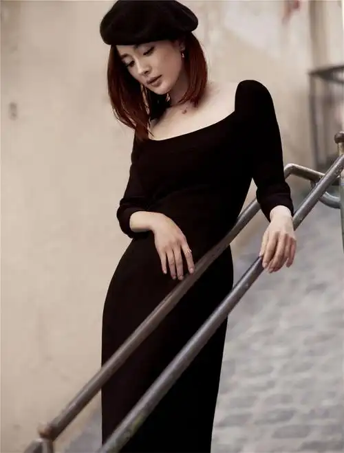 2015《harpers bazaar 时尚芭莎》十月刊内页:杨幂(参加巴黎时装周后